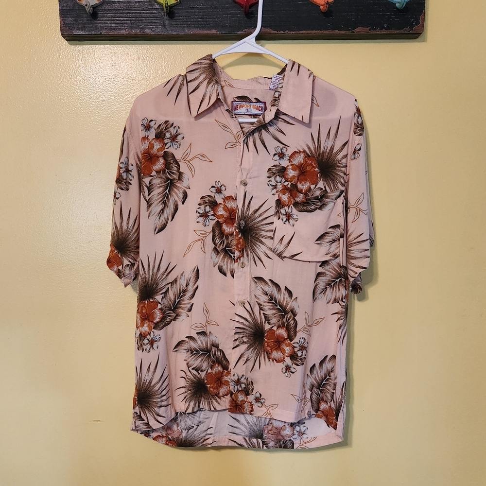 Newport Beach men's pink floral rayon short sleeved button down shirt. Size larg